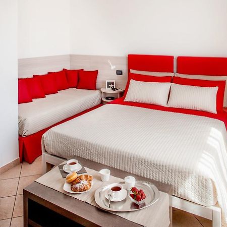 Camping Baciccia Hotel Ceriale Bagian luar foto