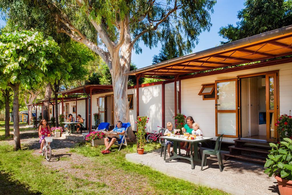 Camping Baciccia Hotel Ceriale Bagian luar foto