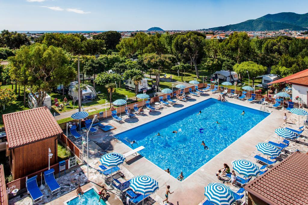 Camping Baciccia Hotel Ceriale Bagian luar foto